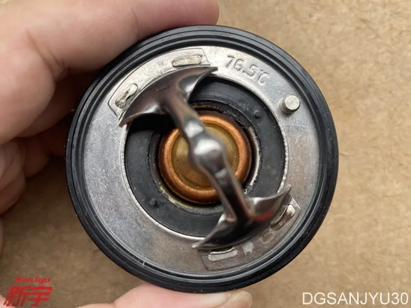 PAJERO V26V36V46V76V66V86V96 L200 K57K77 4M40 4M41 ENGINE THERMOSTAT ME200262 ME191593 76.5&deg;C engine coolant thermostat