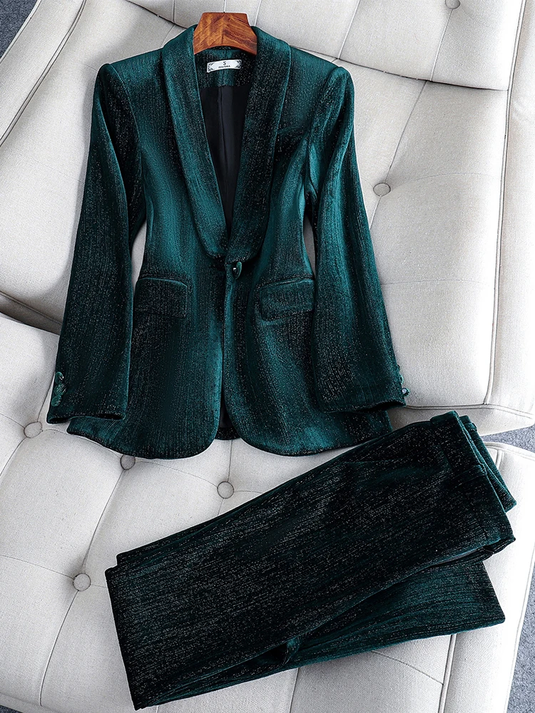 Рисунок 2 - Женский блейзер и брюки