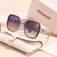 1 paire de lunettes de soleil carrées classiques rétro pour femmes, lunettes de soleil anti-UV, lunettes de soleil haut de gamme, choix de cadeau idéal 2