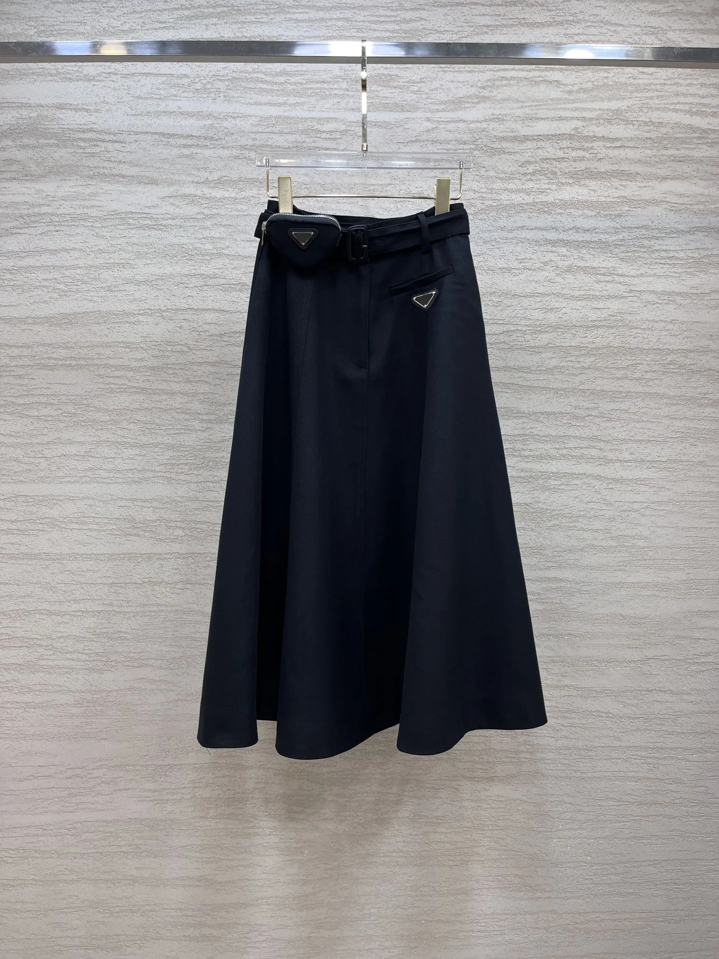 

2023 Early autumn new style, large skirt half skirt, with Fanny pack style, custom imported thick oblique fabric, high and thin