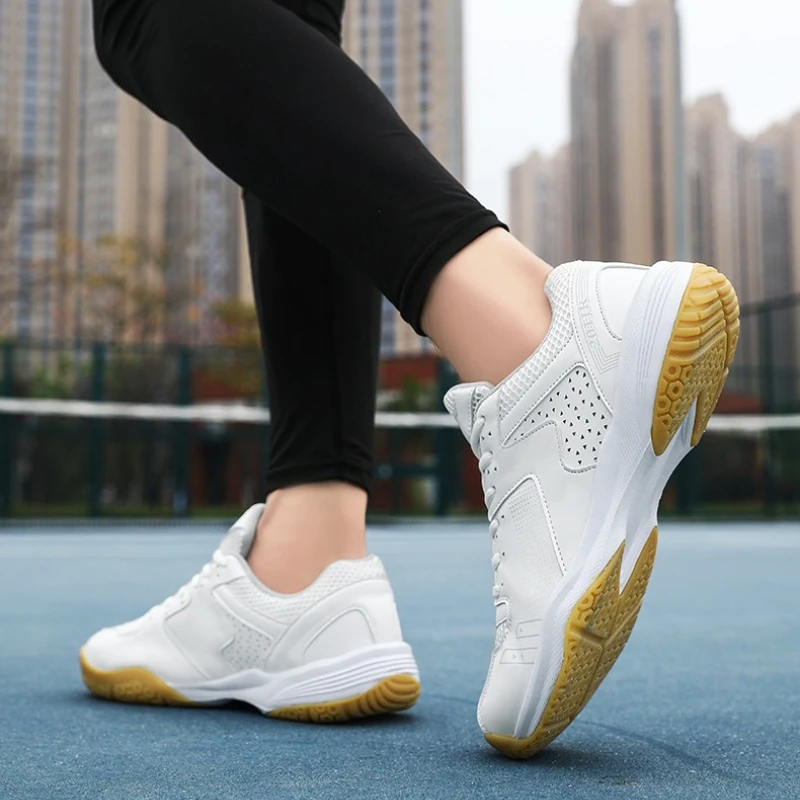 New Men's Round-toe Tennis and Table Tennis Shoes Round-toe Color-matched High-quality Soft-soled Comfortable Sports Shoes