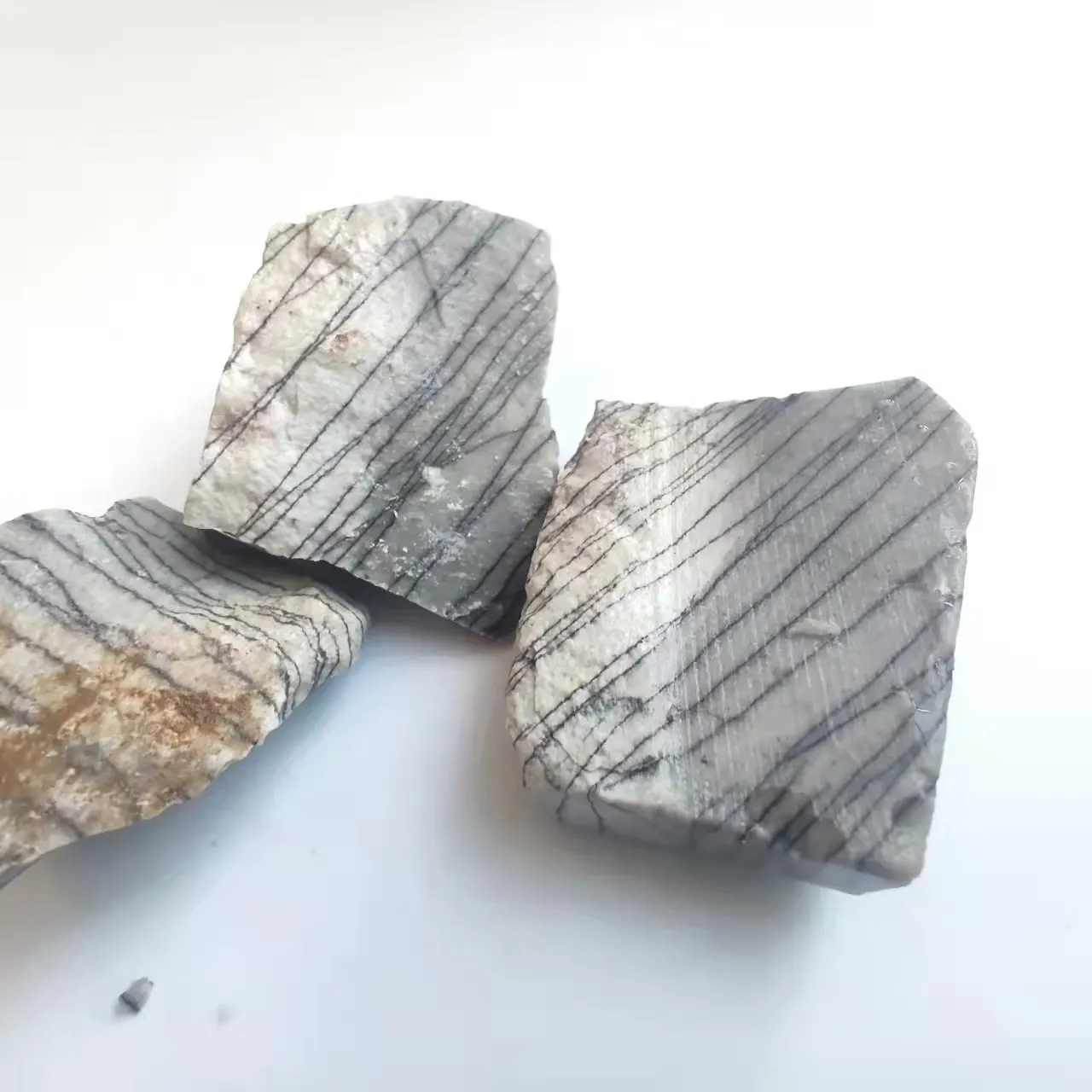 

Wholesale 1000g Natural Black Line Stone Diffuser Oils Mineral Rough Collectible Stone Home Decoration Stone Mineral samples