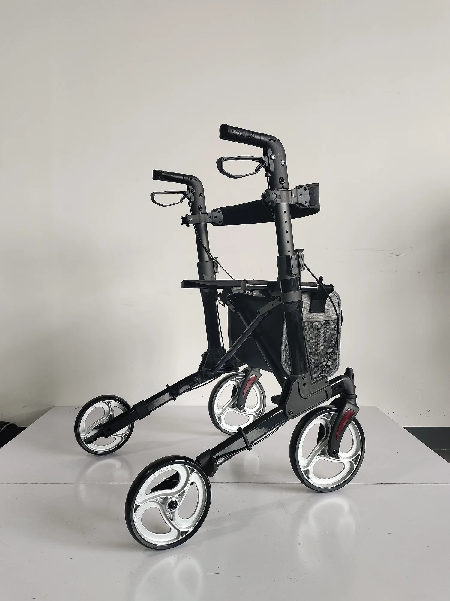 Aluminum Frame Assisted Walking Rollator Adult Disability 4 Wheels Walker With Seat And Storage Bag Rollator Walker 6