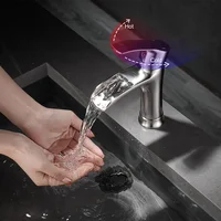 ก๊อกน้ำอ่างล้างหน้าแบบติดตั้งบนเคาน์เตอร์ ทำจากทองเหลืองแท้ แบบน้ำตก น้ำร้อนน้ำเย็น 2