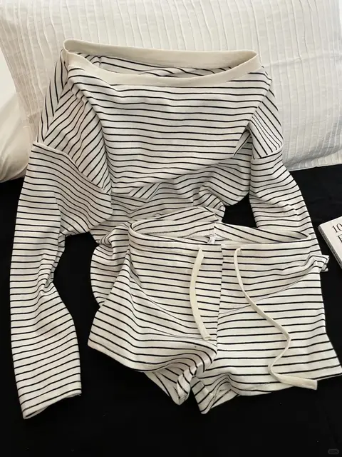 Pyjama à manches longues de style coréen, avec rayures noires et blanches et shorts à épaules dénudées, ensemble de vêtements de maison pour femmes, nouvelle collection 2025 1
