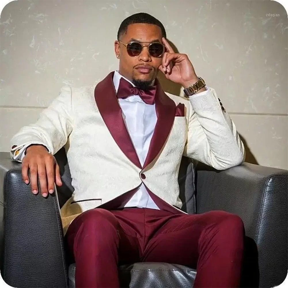 

Mens Suits Blazers Groomsmen Lvory Pattern And Burgundy Groom Tuxedos Shawl Lapel 2 Pieces For Wedding( Jacket+Pants+Tie )