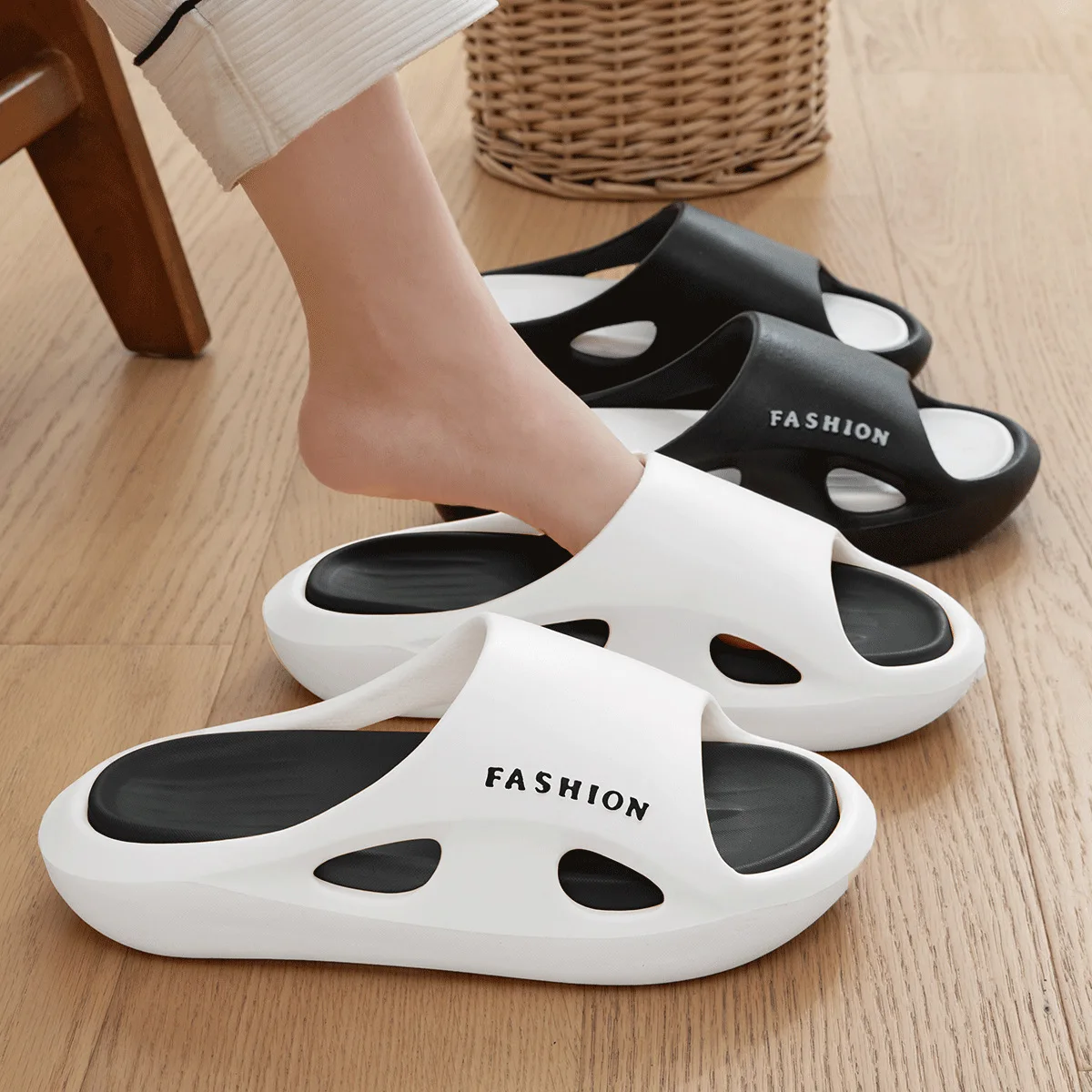 Mannen Slippers Nieuwe Eva Non-Slip Dikke Bodem Schoen Mode Strand Zomer Sandalen Zachte Zool Thuis Mannen Glijbanen Casual Slippers