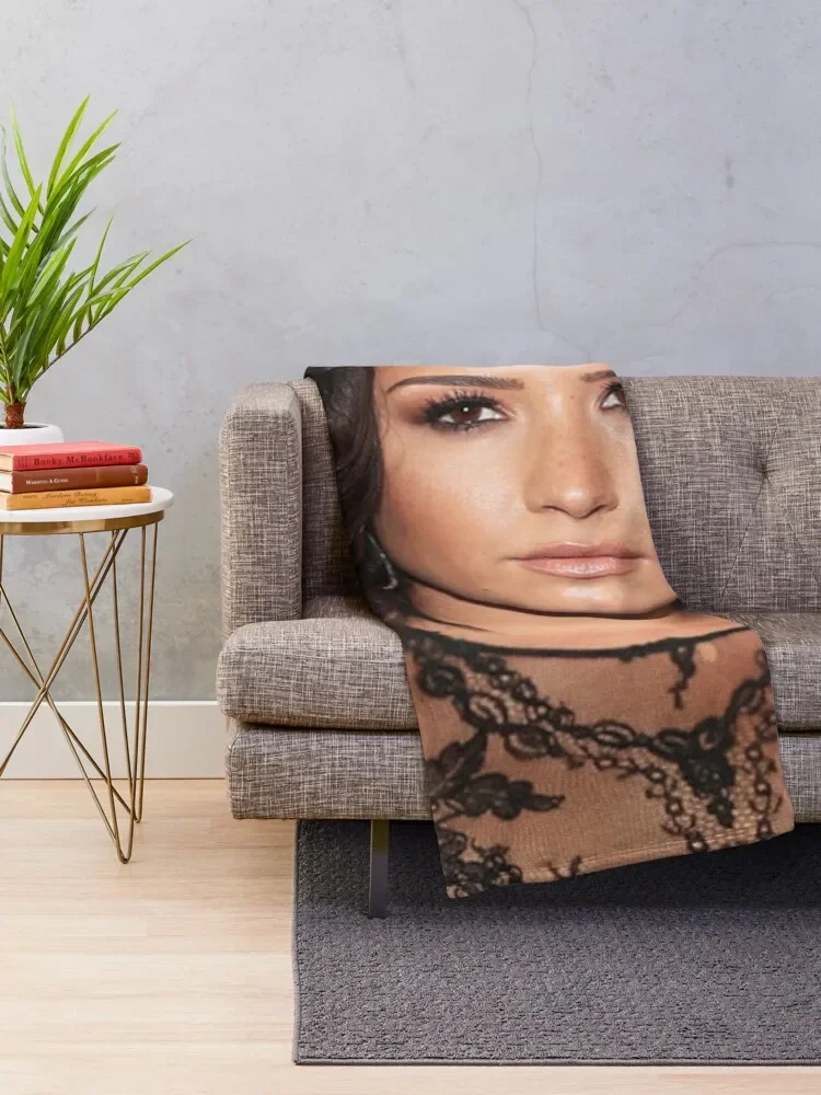 Demi Lovato �� �� ������ �� ���ο� ���, ���� ��Ʈ, ǫ���� ���� ���