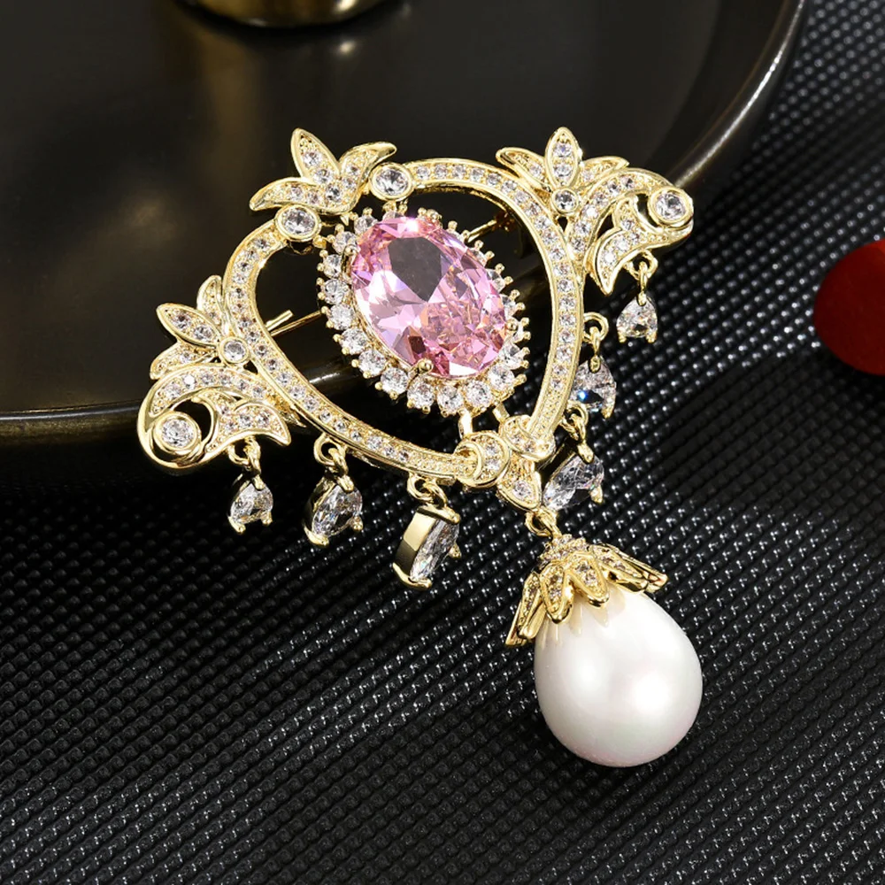 Classic Love Heart Crystal Brooches Pins for Women Luxury Rhinestone Imitation Pearl Heart Pin Buckle Jewelry