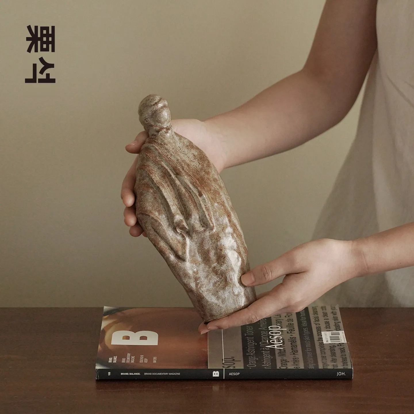 레트로 세라믹 추상 인형 장식품 홈 거실 바 장식 공예품 독특한 특징 일상 선물 데코