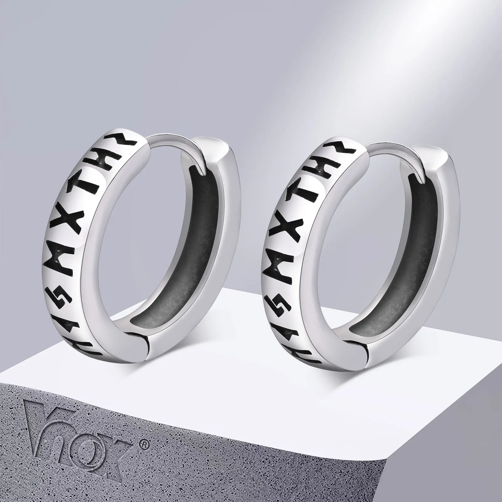 Vnox Viking rune orecchini per uomo ragazzi, orecchini Huggie a cerchio in acciaio inossidabile Color argento retrò, gioielli regalo per l'orecchio ipoallergenico