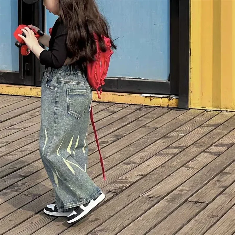 أطقم ملابس بنطلون جينز عريض الساق من الدنيم المحبو...