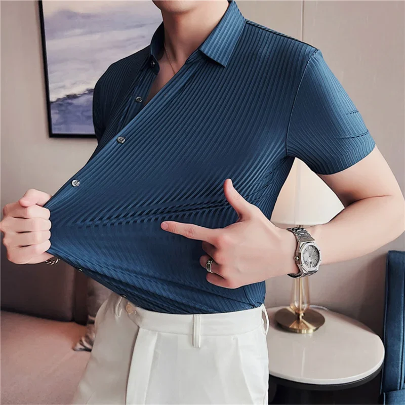 

2023 Summer High Elasticity Seamless Short Sleeve Shirts Fashion Stripes Men Business Formal Wear Slim Fit Casual Dress Shirt