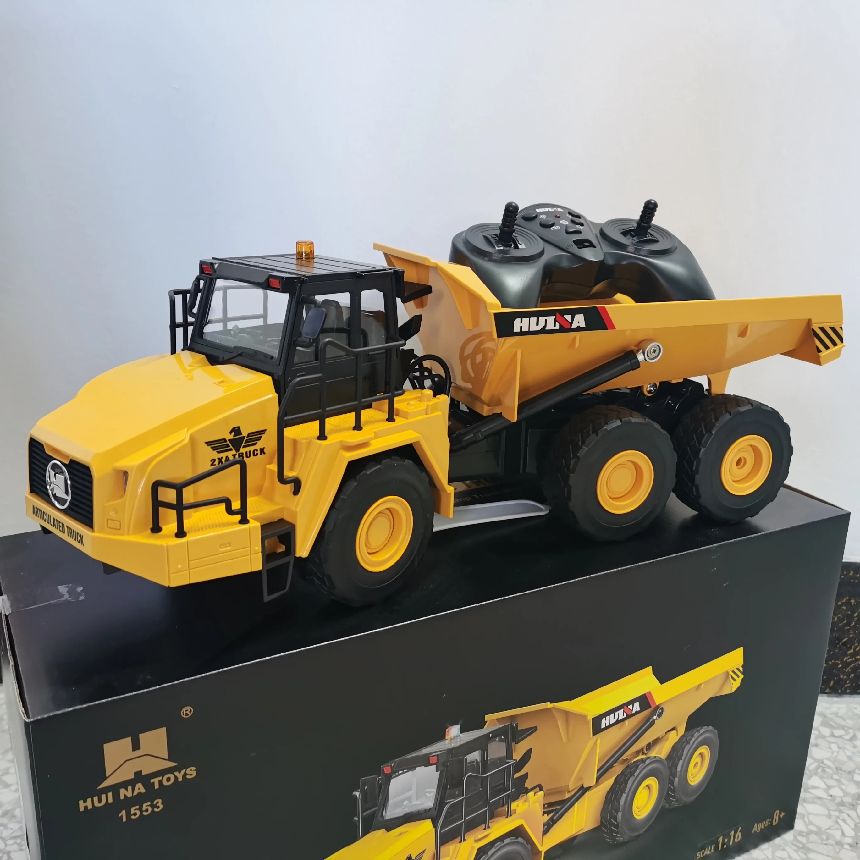 1/18 Rc Truck Dumper Huina 1553 Excavator Crawler 9Ch 2.4G Radio Controlled Car Electric Vehicle Tractor Model Toys for Boy Gift 3