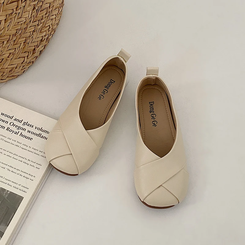 

Туфли женские однотонные на плоской подошве, простые лоферы с перекрестным носком, круглый носок, универсальная повседневная кожаная обувь без застежки, на низком каблуке