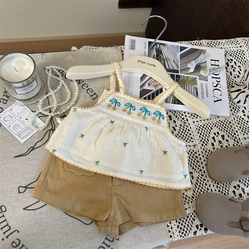 

Baby Girl Top Korean Children Wear 2024 New Summer Girls Embroidered Halter Shirt Children Chic Nifty Short Shorts