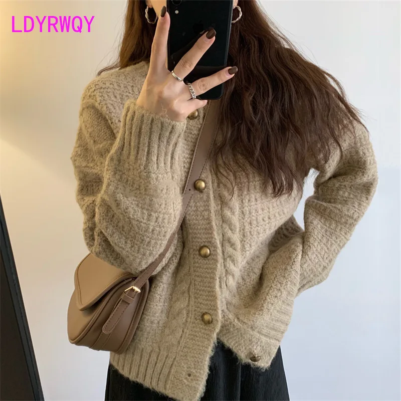 

Vintage sweater coat autumn and winter new round neck Fried Dough Twists warm short knitted cardigan top women's wear