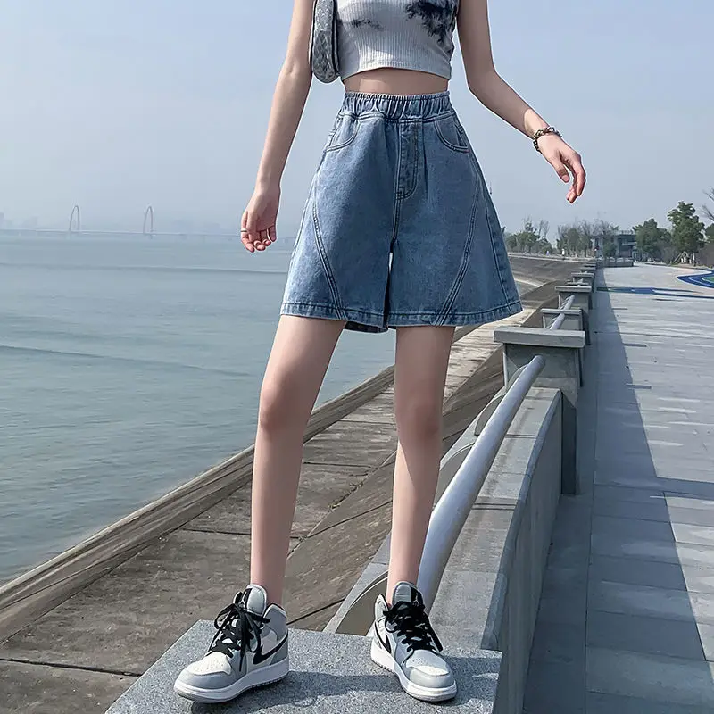 Рисунок 5 - Женские джинсовые шорты с завышенной талией