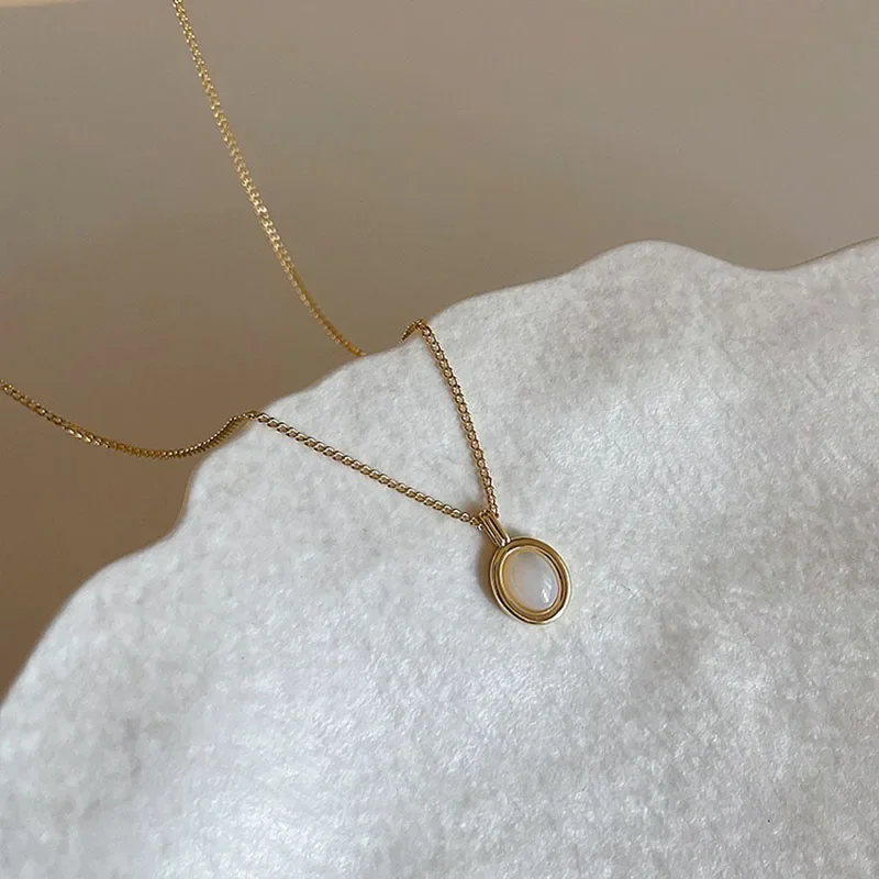 Personalized Simple Shell Opal Pendant Necklace Feminine and Versatile Clavicle Chain Fashionable and Light Luxury Jewelry