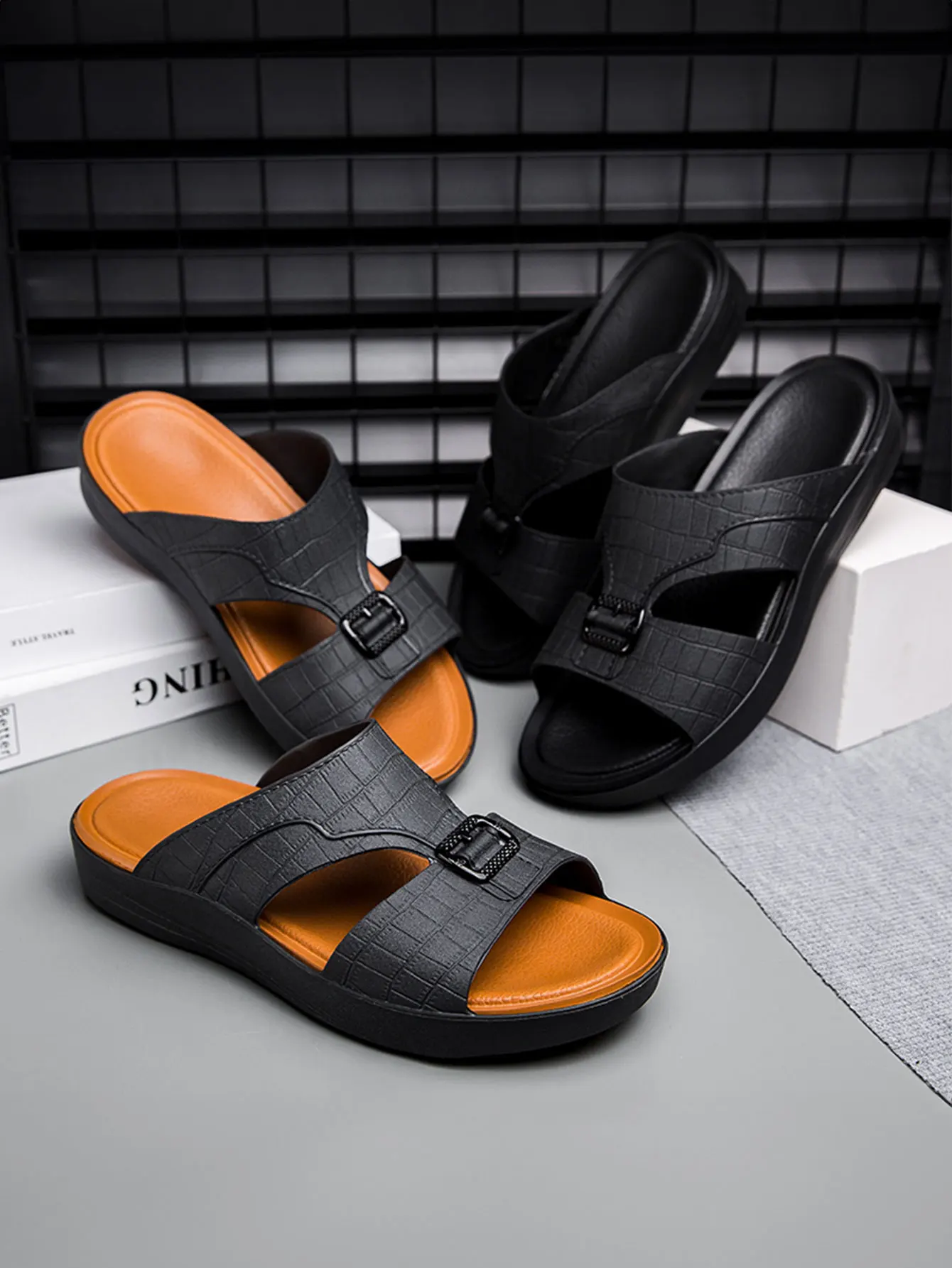 Men's outdoor home slippers men's beach slippers sports and leisure shoes anti slip and wear-resistant leather slippers soft slippers summer slippers anti slip sandals men shoes