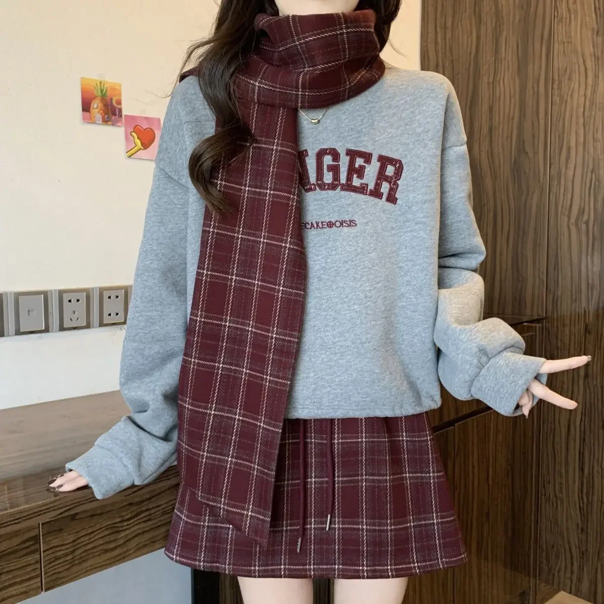 كسول نمط طويل الأكمام إلكتروني طباعة هوديي وشاح منقوشة تنورة صغيرة مجموعة المرأة الخريف الشتاء زائد حجم أزياء التخسيس الزي