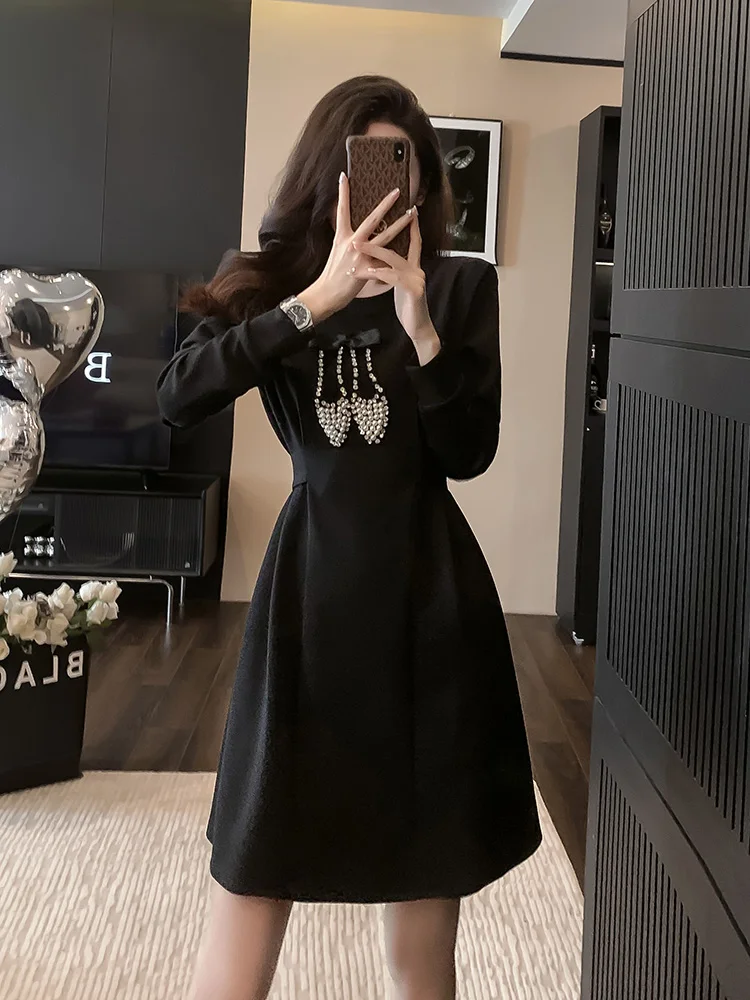 

French haute couture sweater dress for women in autumn 2023, new waistband slimming and Hepburn style black dress