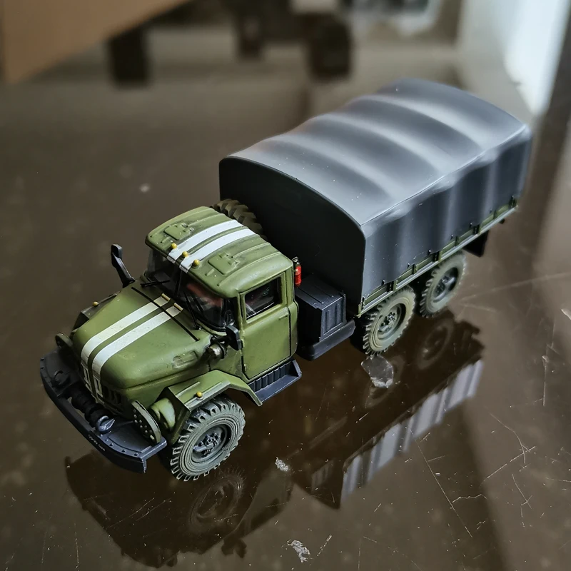 

Модель украинского грузовика в масштабе 1:72, фунтов