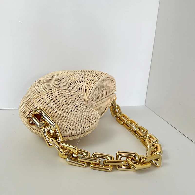 2022Conch Shell Solid Color Rattan Special Metal Chain Shoulder Versatile Casual Seaside Straw Bags for Women Luxury Designer