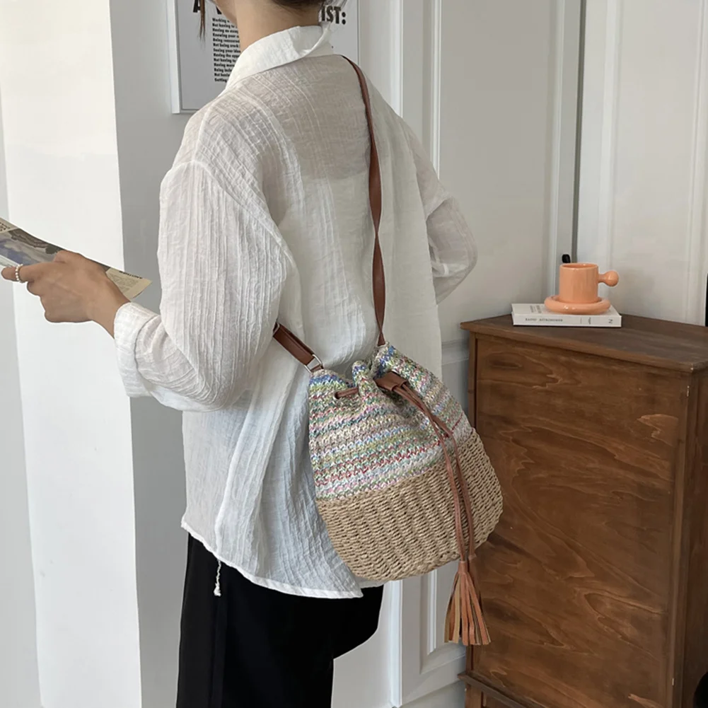 

Contrast Woven Handbag For Women Leather Shoulder Strap Drawstring Tassel Travel Bag 2023 Summer Rattan Beach Bucket Bag