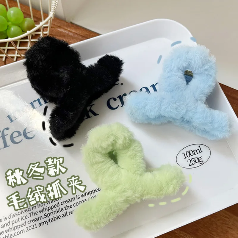

Autumn Winter 8cm Long New Plush Solid Color Bow Simple Hair Claw For Woman Cute Cross Ponytail Clips Fashion Accessories Party