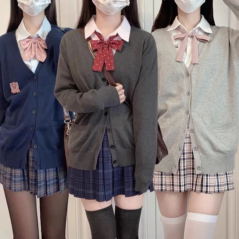 

Новинка 2024, весенний хлопковый кардиган с V-образным вырезом, свитер, Осень-зима, униформа JK для девочек, вязаный Топ, Женский мягкий свободный шерстяной свитер, повседневный