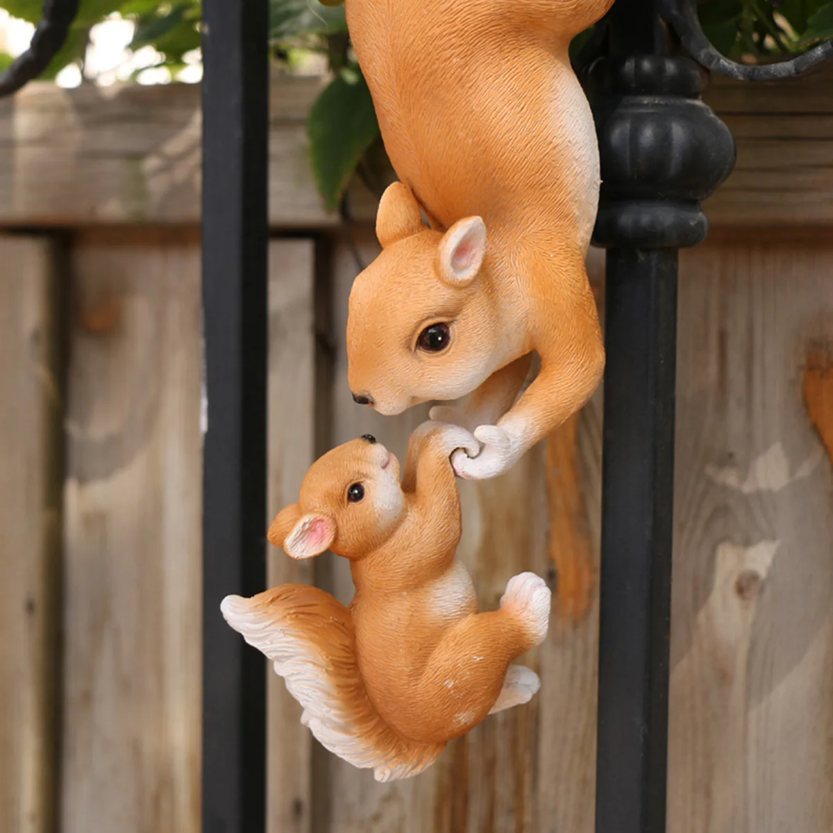 Creative Climbing Rope Squirrel Figurine Garden Outdoor Decoration 1pc