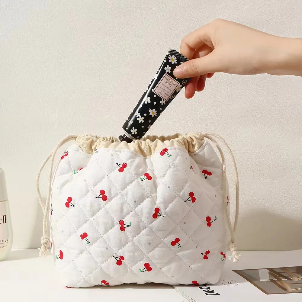 Quilted Makeup Bag Floral Cosmetic Bag Cute Travel Toiletry Bag Soft Aesthetic Drawstring Pouch Padded for Women Girl Косметичка