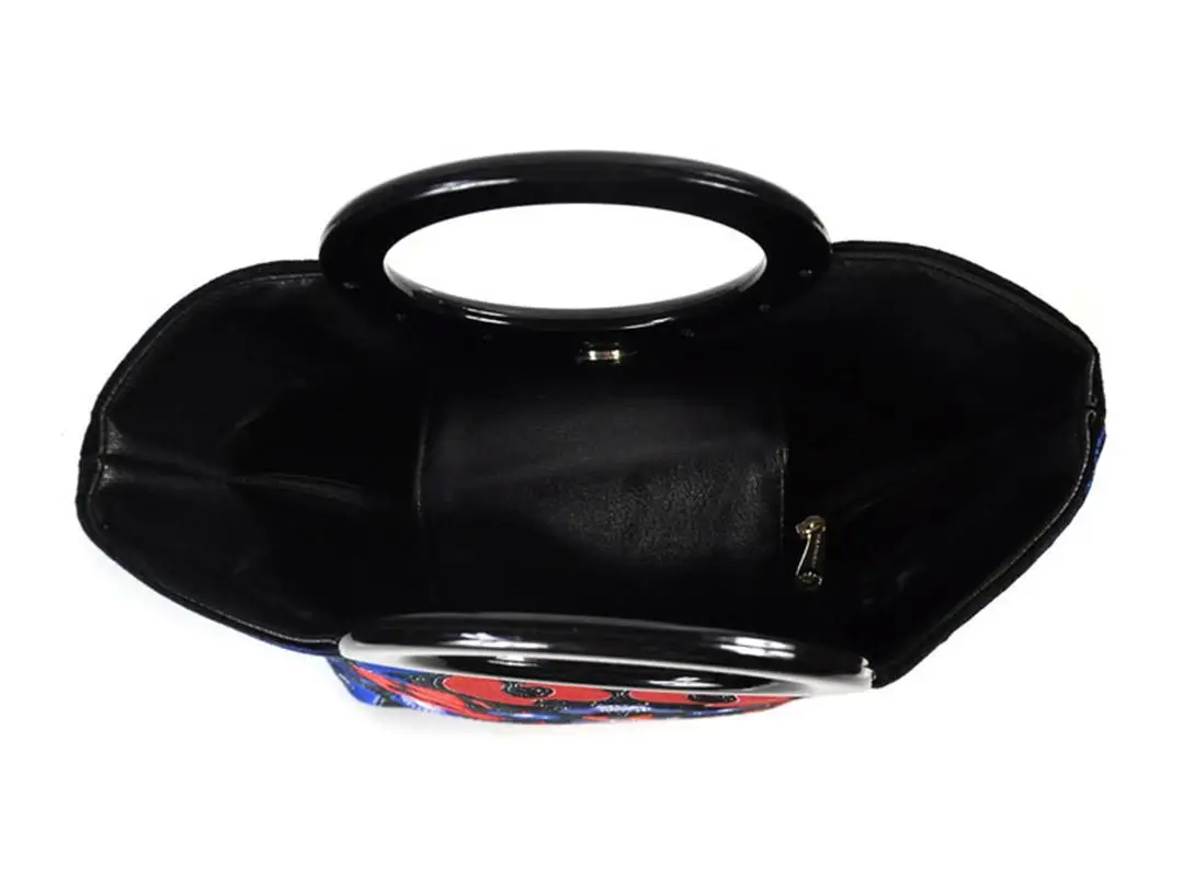 Рисунок 6 - Оригинальная индивидуальная женская сумка с вышивкой