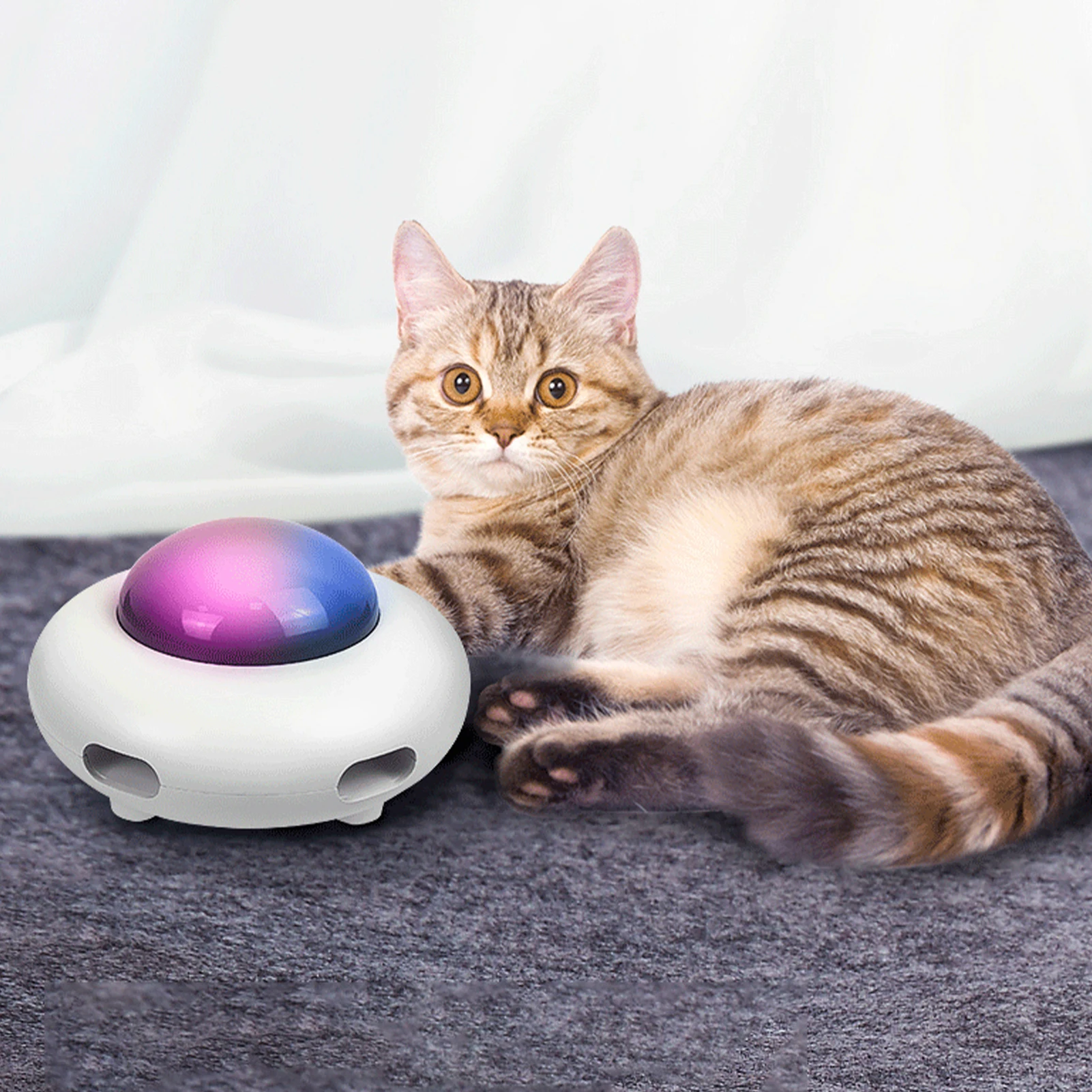 

UFO интерактивная игрушка для кошек с поворотным пером, низким уровнем шума, USB зарядка, умный режим, 3 скорости, модель с автоматическим отключением, датчик вибрации