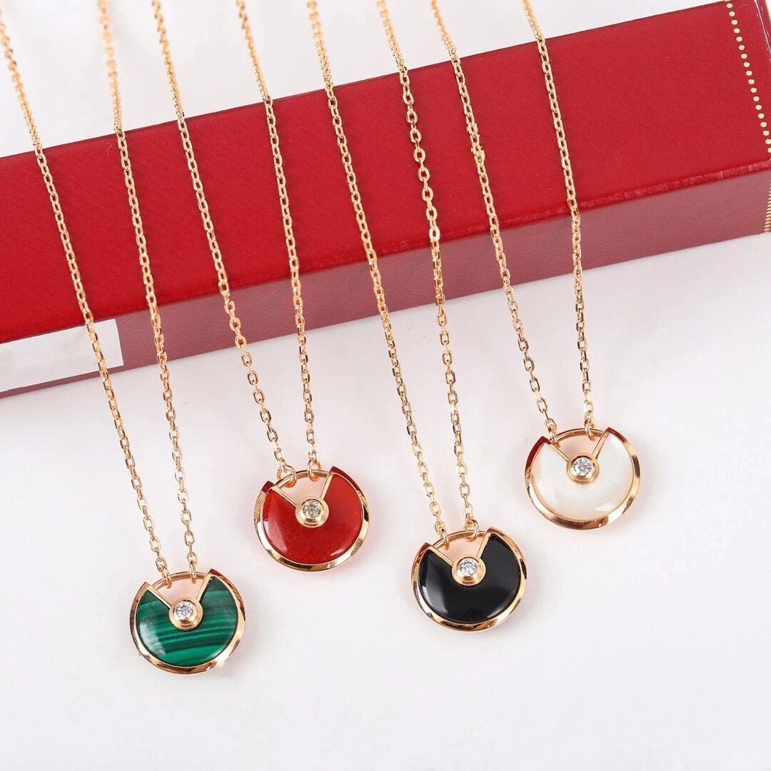 

Women selling S925 sterling silver fashion personality style amulet white shell necklace, Valentine's Day luxury jewelry gift