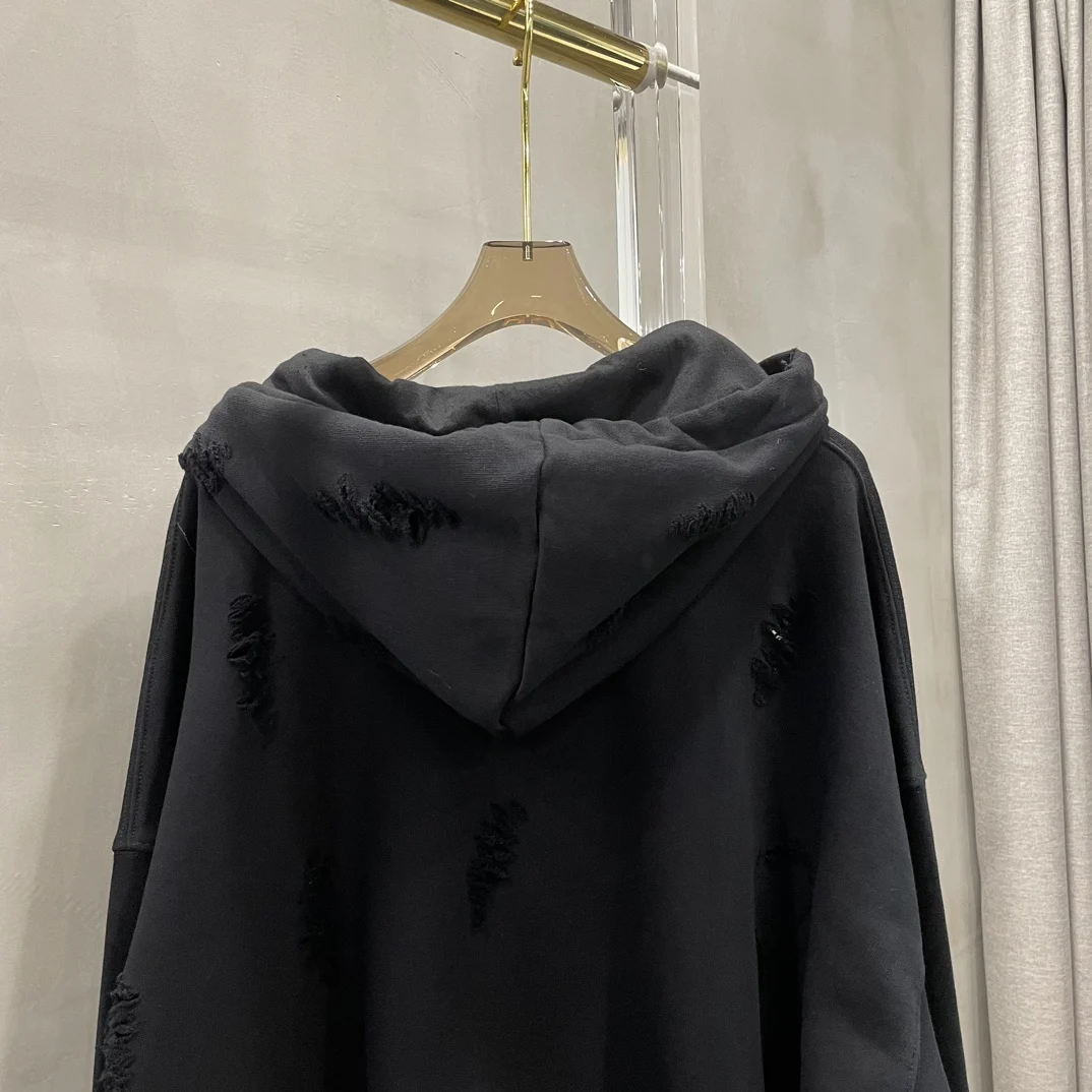 Рисунок 5 - Короткий свитер с капюшоном и длинными рукавами