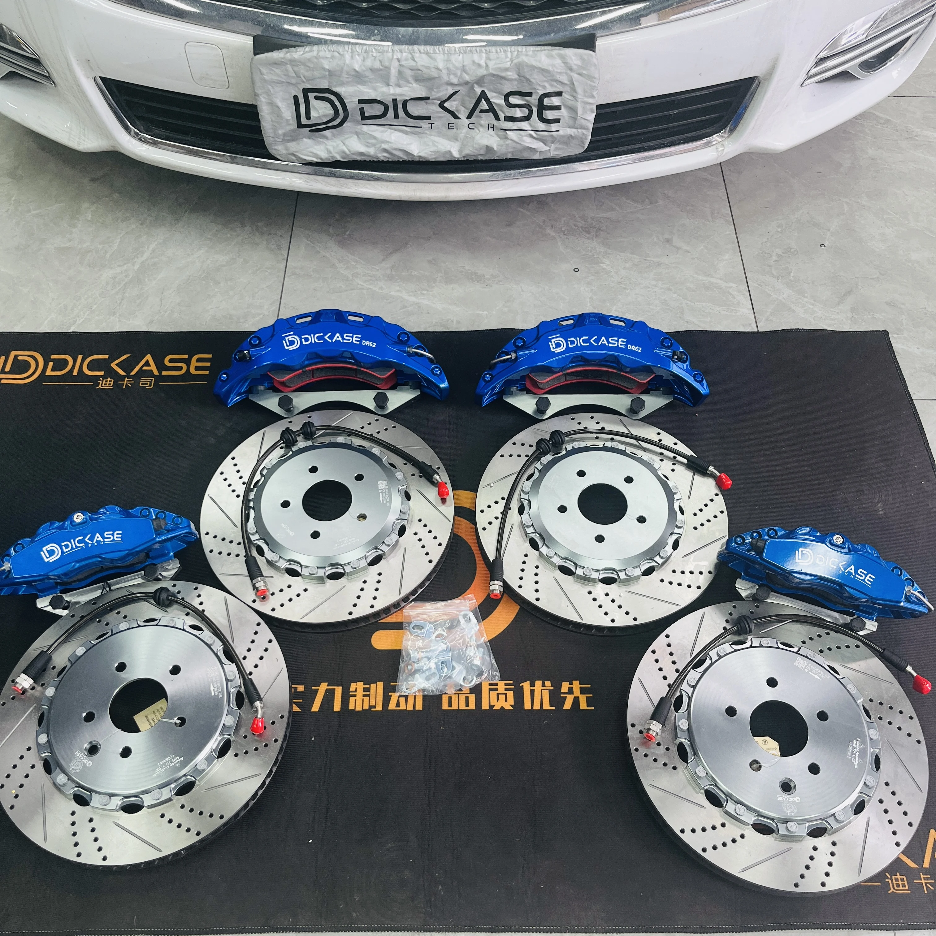 DR6/D42 Lightweight split forged calipers Dicase New design 6/4 piston with 345/355mm rotor for Chrysler 300c