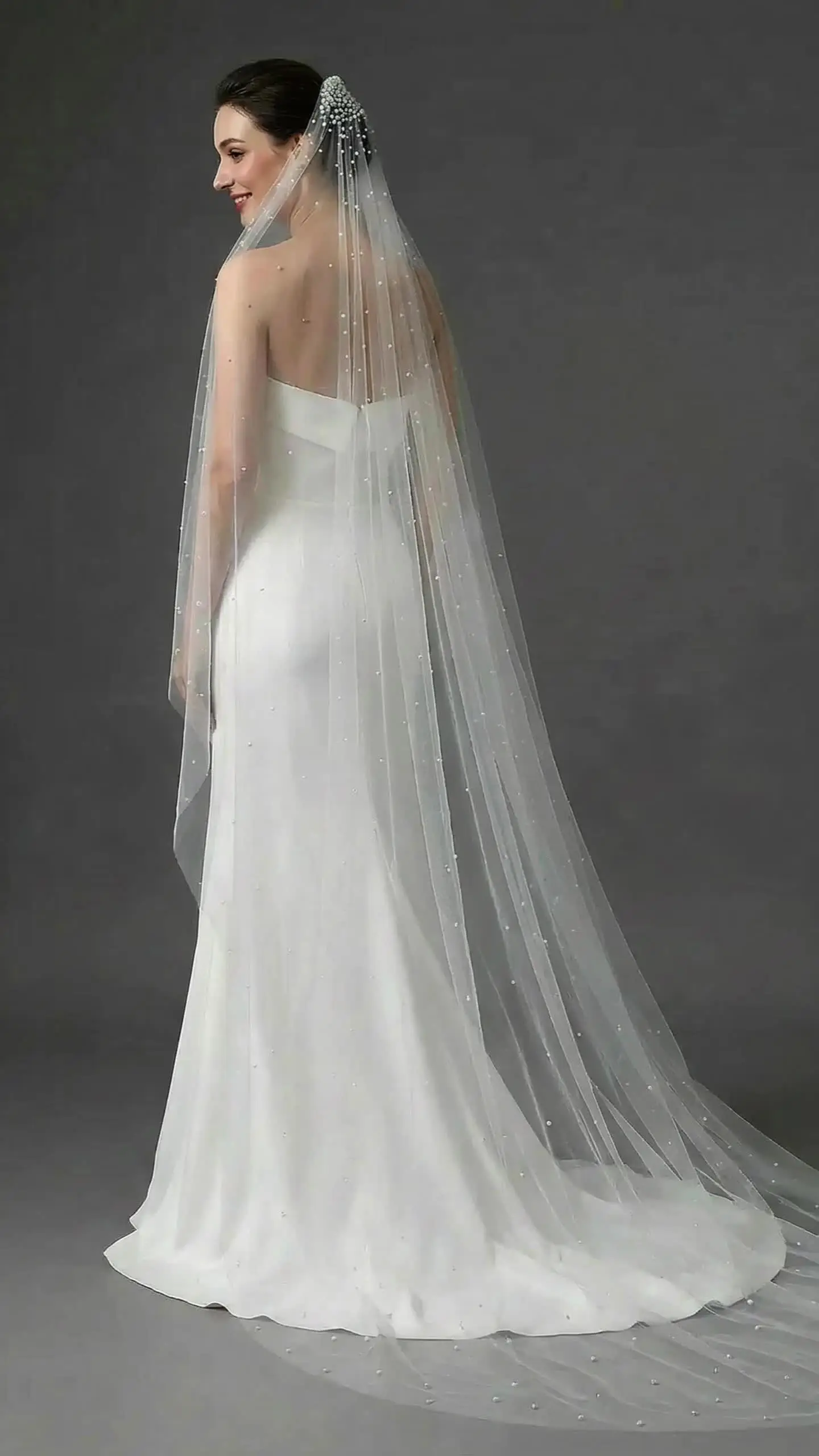 TOPQUEEN Pearls Bridal Veils with Comb Wedding Veil 1 Tier 3 Meter
