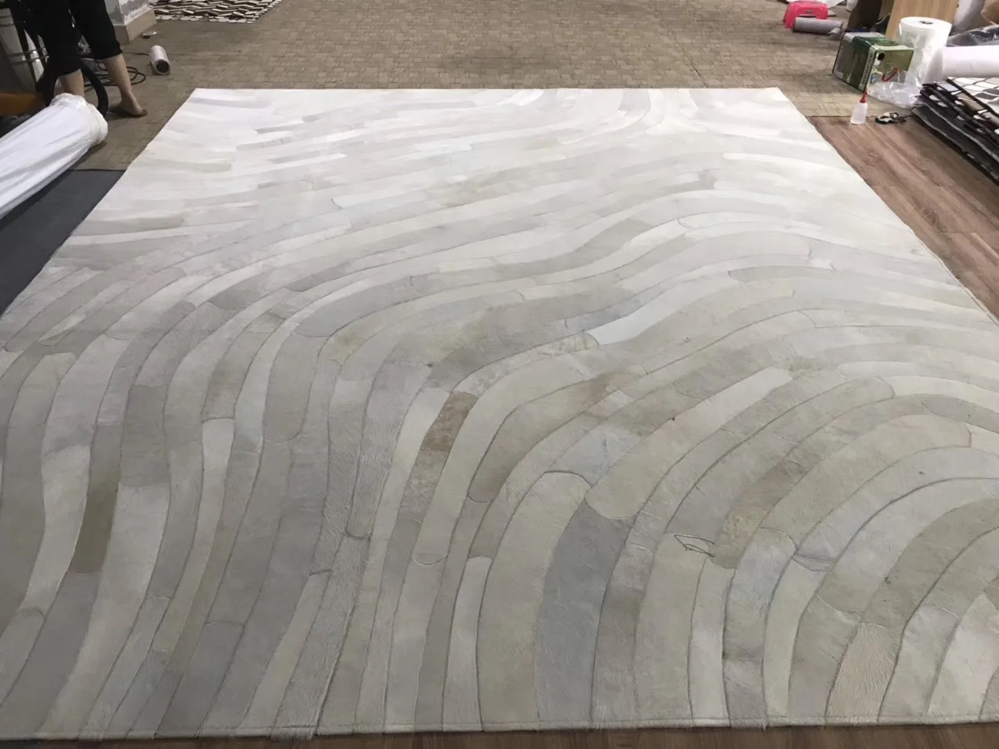 

Patchwork Cowhide Rug Natural White Wavy Design CR-13