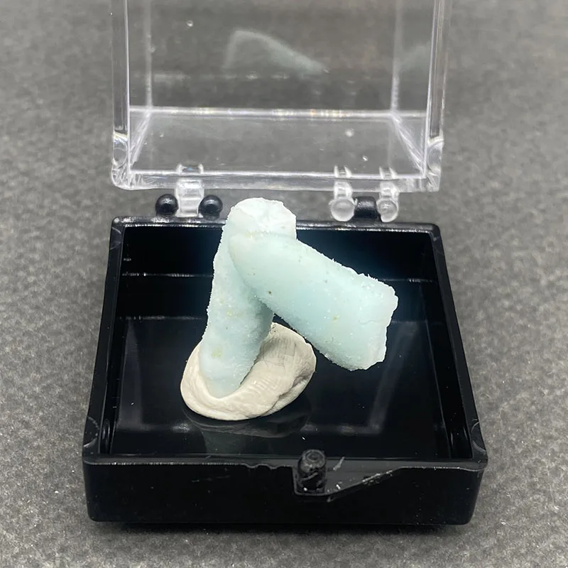 100%  Natural blue aragonite Mineral Specimens Stones and Crystals Healing Crystal +Box size ：35*35*35mm