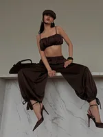 Ensemble pantalon et haut plissé tendance pour femme, débardeur court uni à bretelles, pantalon à taille élastique et lacets, nouvelle collection 2026, tenue décontractée pour femme 6