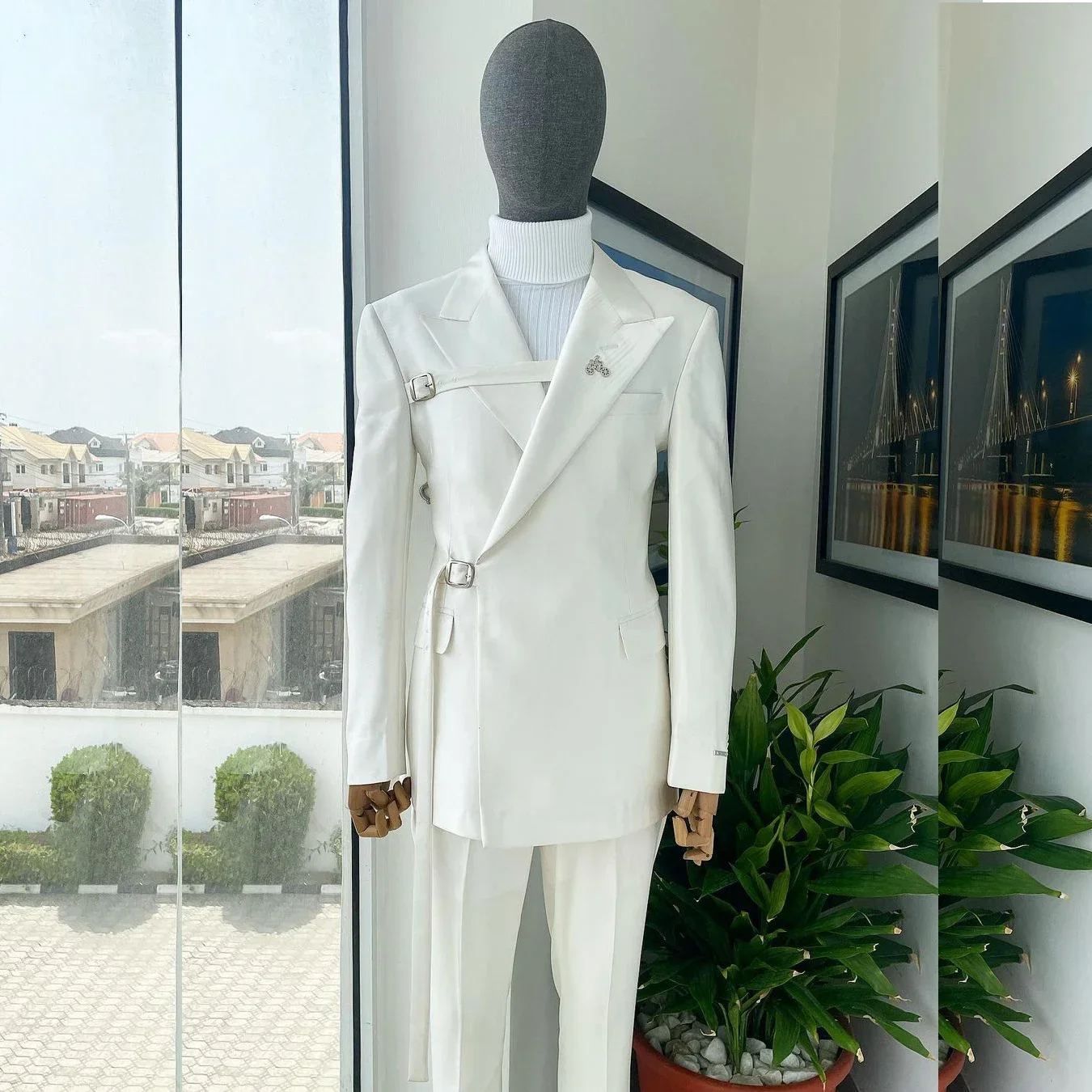

Latest Design Men Suits White Fashion Peak Lapel Party Wedding Groom Best Men Tuxedo 2 Piece Male Suit Slim (Jacket+Pants)