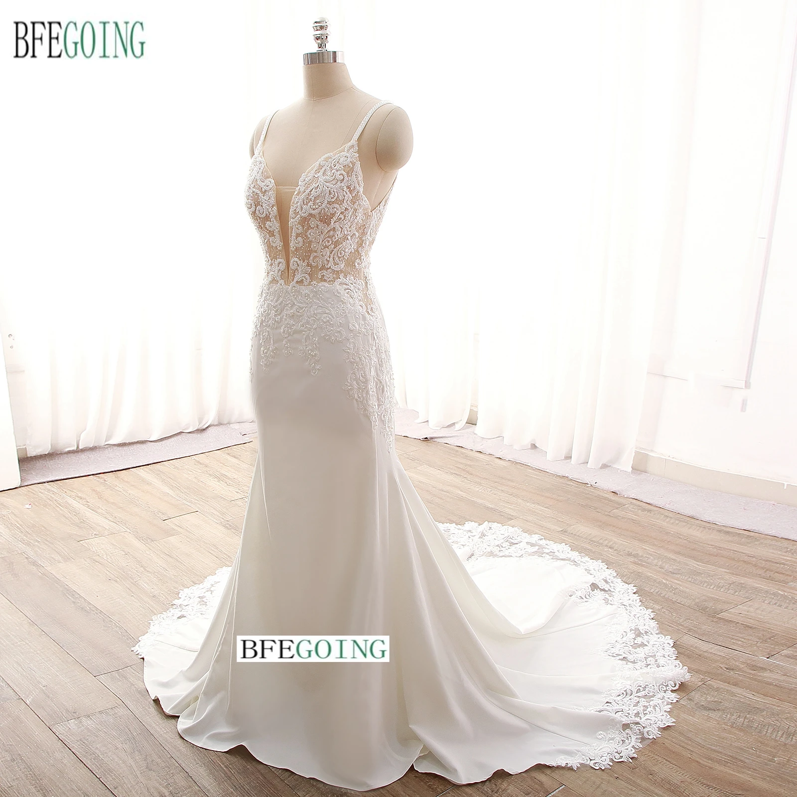 Luxurious Lace Appliques Beading Mermaid /Trumpet Wedding Dresses Chapel Train Custom Made Floor-Length V-Neck Spaghetti Straps