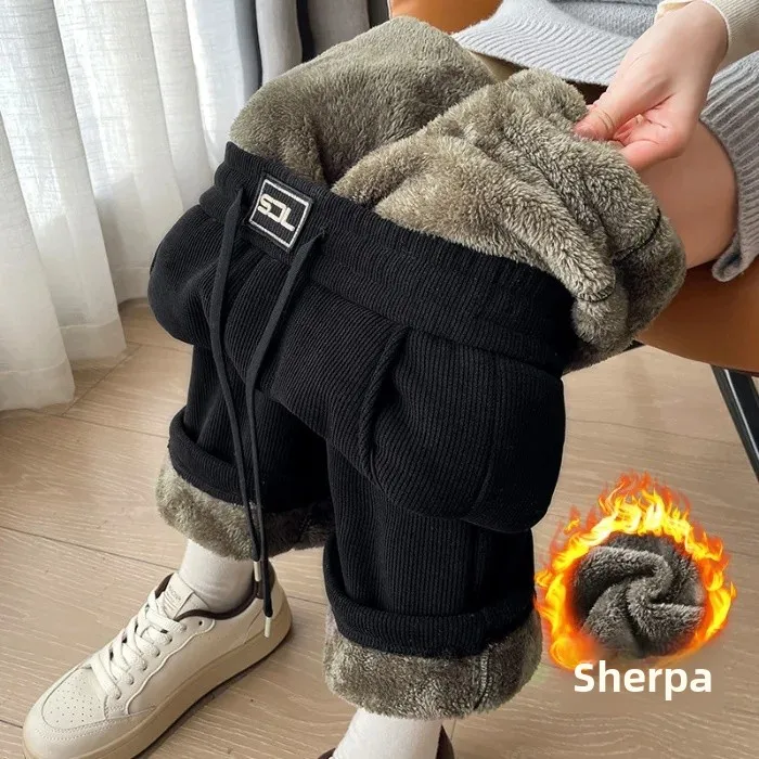 Black color (fleece-lined and extra thick)