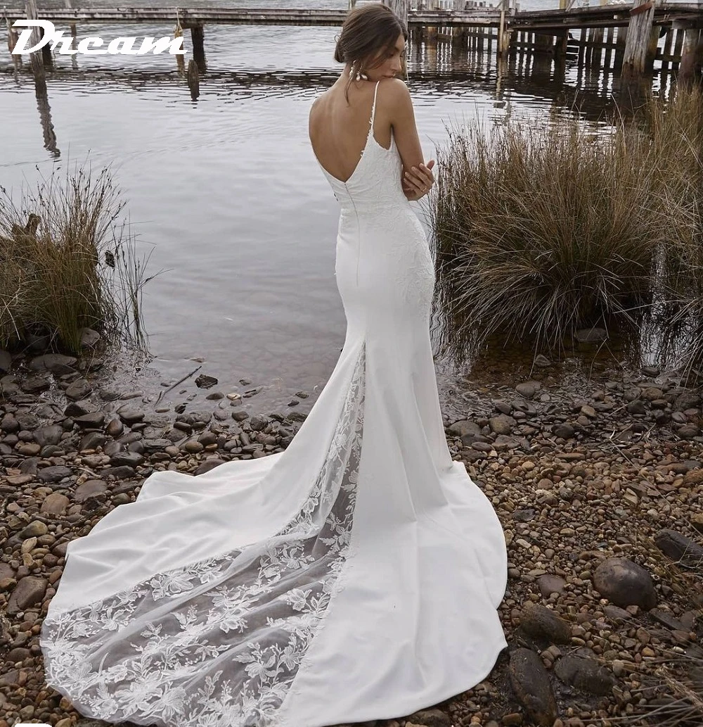 

DREAM 2022 Lace Sleeveless Spaghetti Straps Mermaid Wedding Dress V Neck Backless Appliques Bridal Gowns Sweep Train