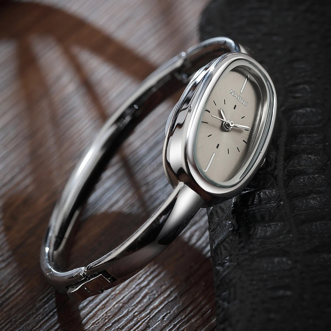 Orologio al quarzo sul polso