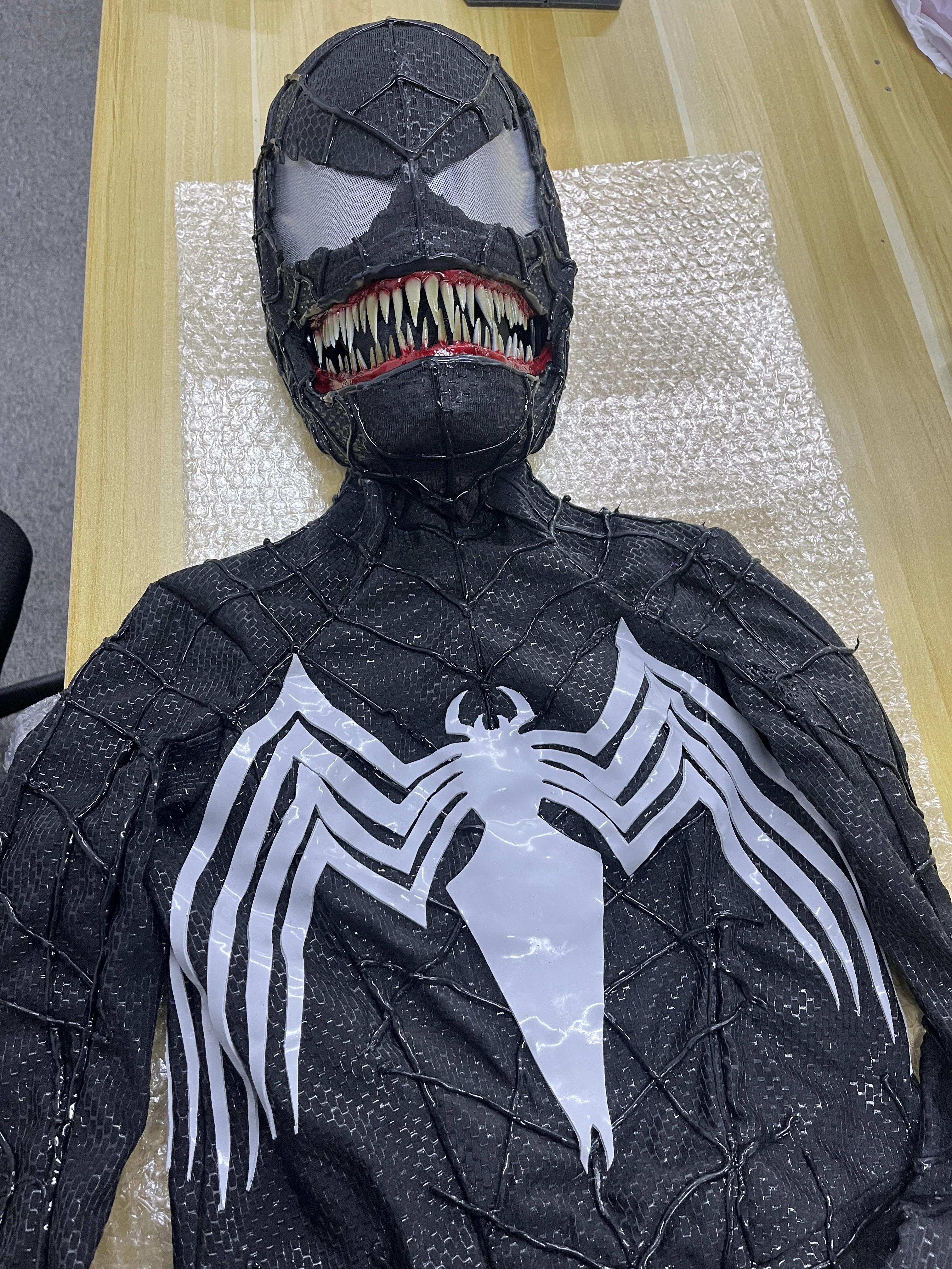 Abito Venom Spider-Man con maschera Mento mobile 1:1 Stampa a colori 3D  Costume di Halloween Spiderman 3 personalizzato fatto a mano - AliExpress, image size:3024x4032