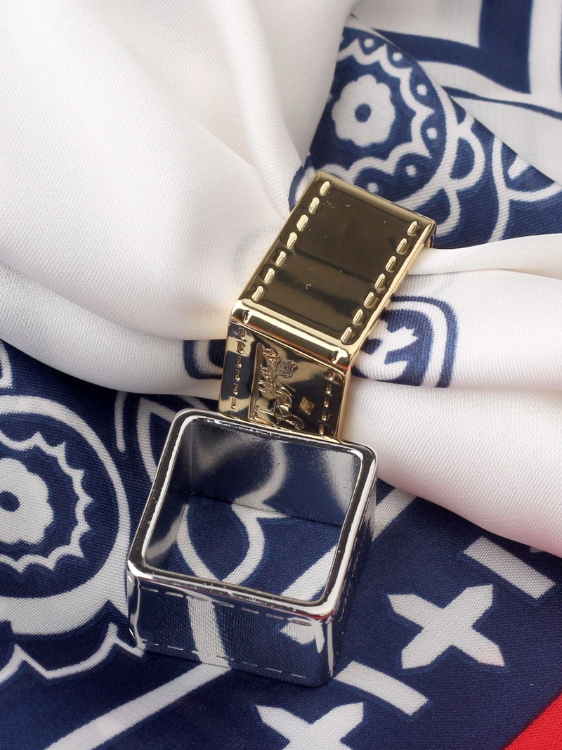 Рисунок 2 - Мужской шарф-кольцо с пряжкой