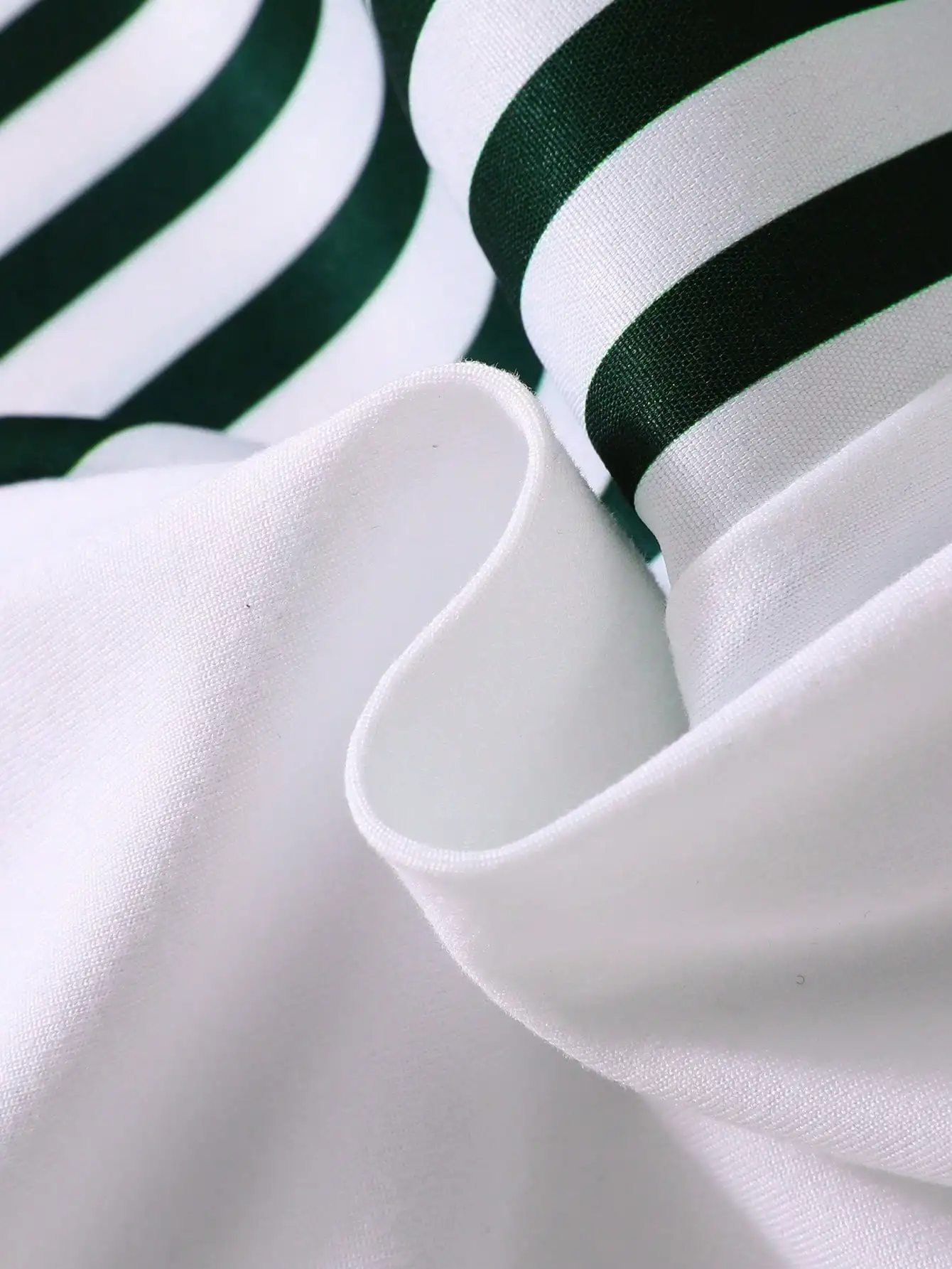 فستان بناتي مخطط باللونين الأبيض والأسود: تصميم حز...